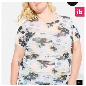 Torrid NWT Size 4 Stretch Mesh Crew Neck Ruched Top